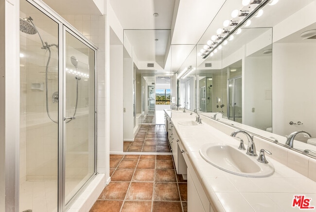 Building Photo - 10551 Wilshire Blvd