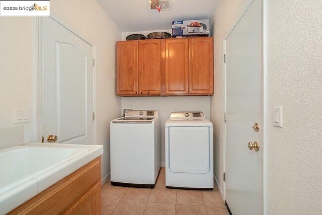 Building Photo - 3792 Pintail Dr