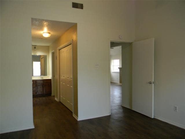 Building Photo - 809 Windcrest Dr