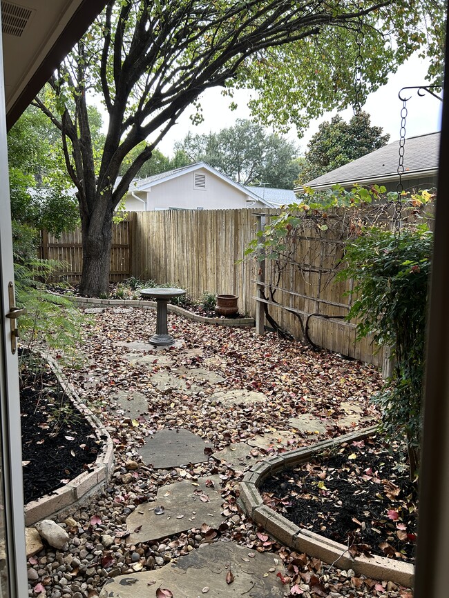 Building Photo - 5706 Quail Crown