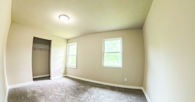 Building Photo - Fully Remodeled 4 Bedroom 2.5 Bathroom