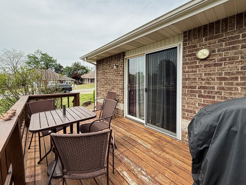 Building Photo - 1516 Meadowhill Dr