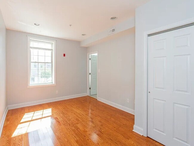 Building Photo - 2534 Amber St