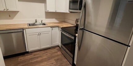 Building Photo - Highland Meadows