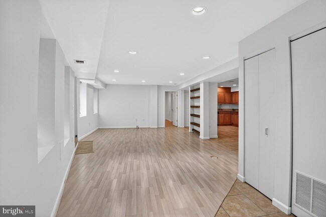 Building Photo - 424 Q St NW