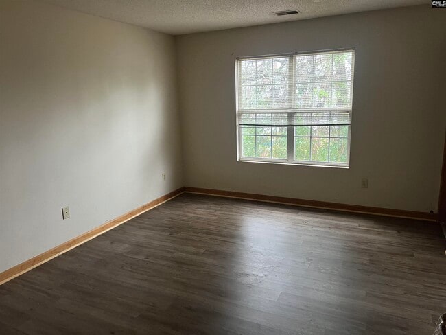 Building Photo - 122 Hazelwood Ct