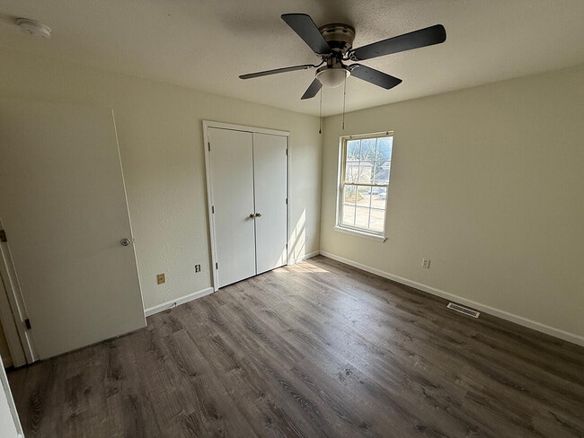 Building Photo - 1417 Raleigh Dr