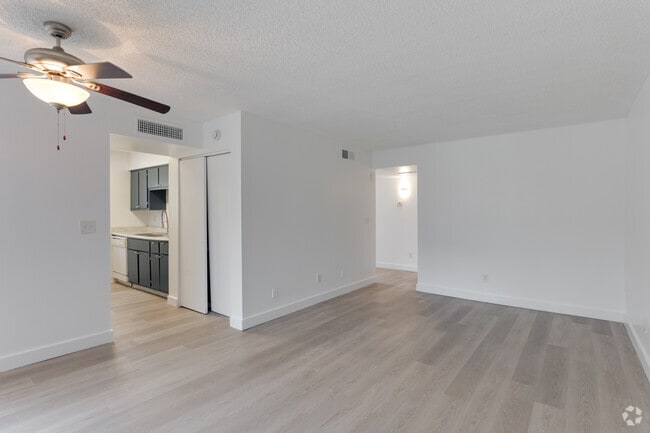 1BR, 1BA - 580SF - Living Room - The Pacifica