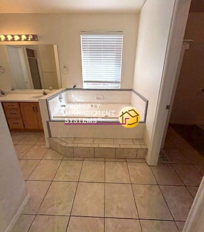 Building Photo - 5 Bedroom Home in Draper!