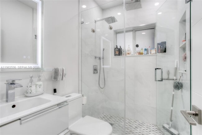 Building Photo - 1445 NE 181st St