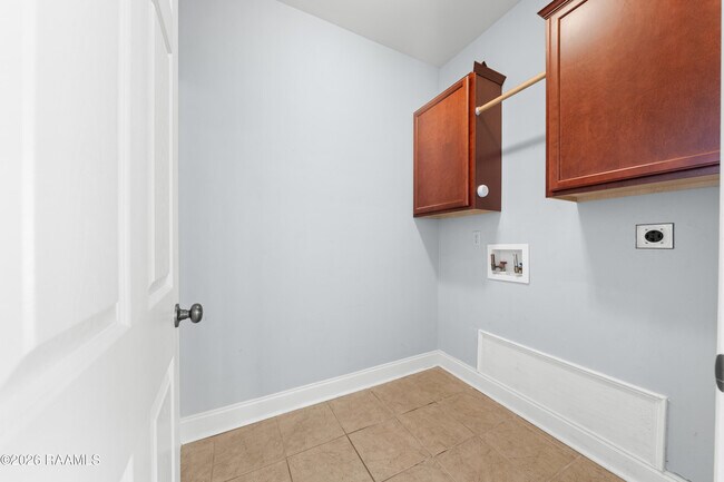 Building Photo - 128 Bottle Brush Ln