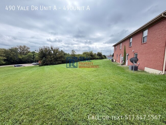 Building Photo - 490 Yale Dr