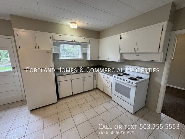 Building Photo - 7424 SE 50th Ave