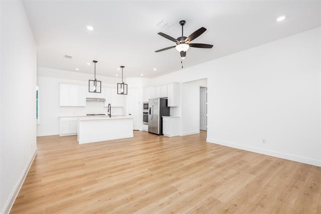 Building Photo - 1013 Rainshower Wy