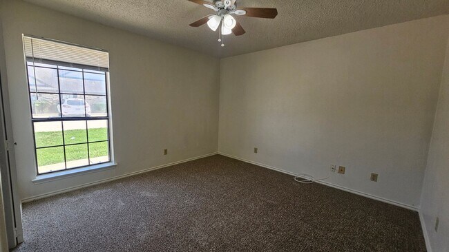 Building Photo - 544 E Windsor Dr