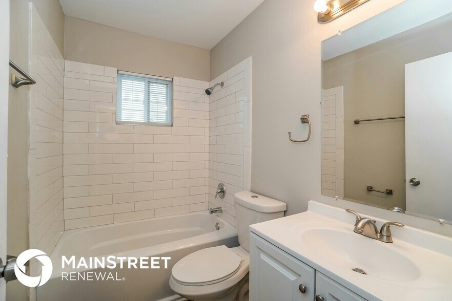 Building Photo - 2832 Azelda St