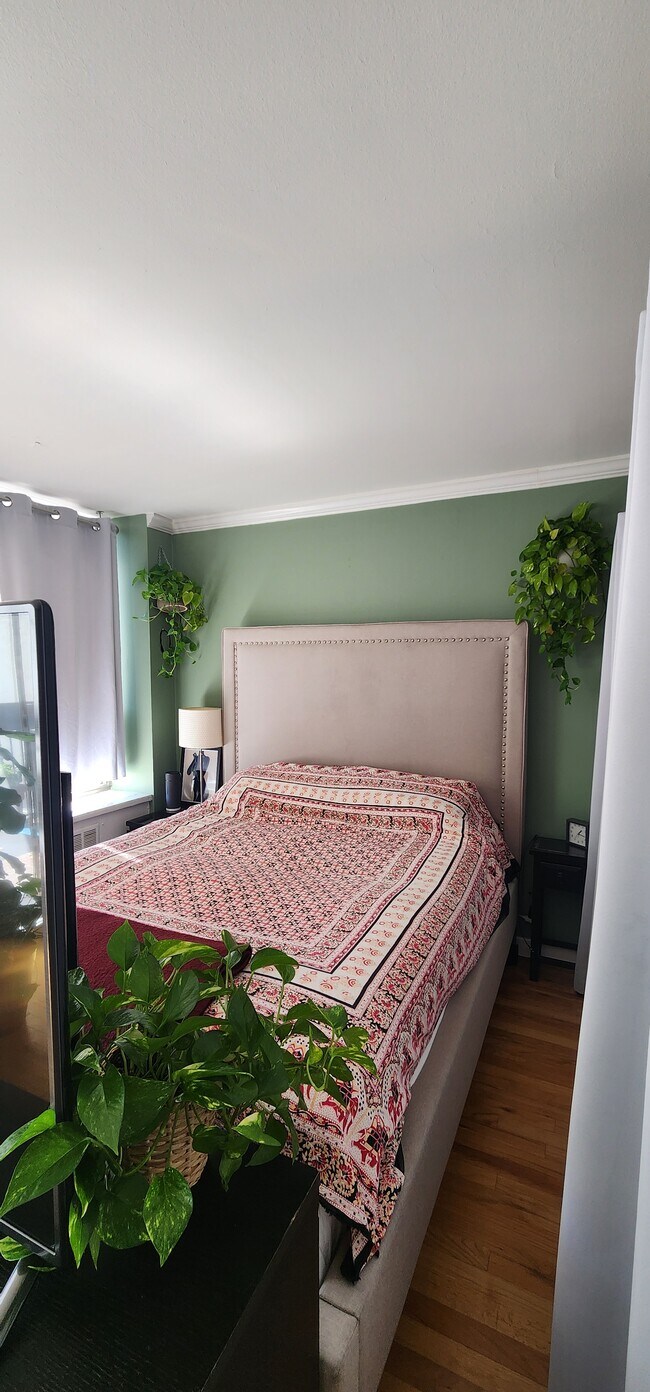 Building Photo - 1460 N Sandburg Terrace