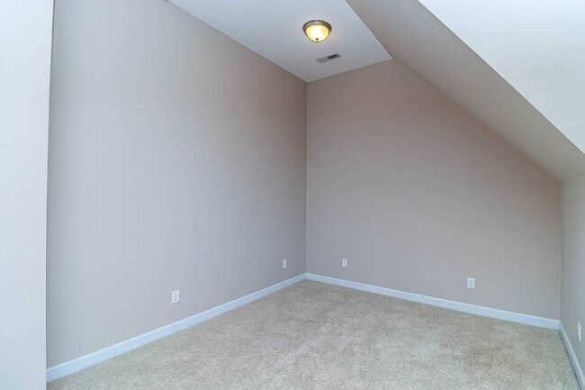 Building Photo - 109 Willow Pond Dr