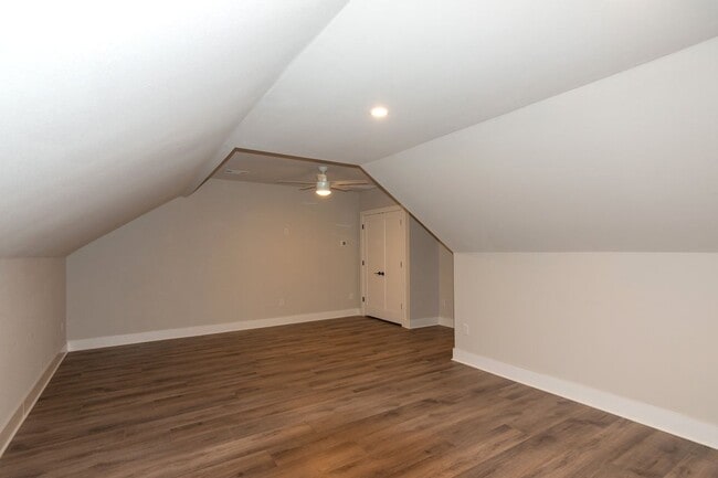 Building Photo - 2802 Lawrence Dr