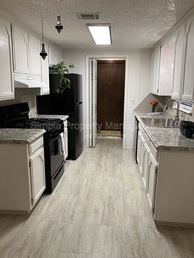 Building Photo - 1412 Del Norte Dr