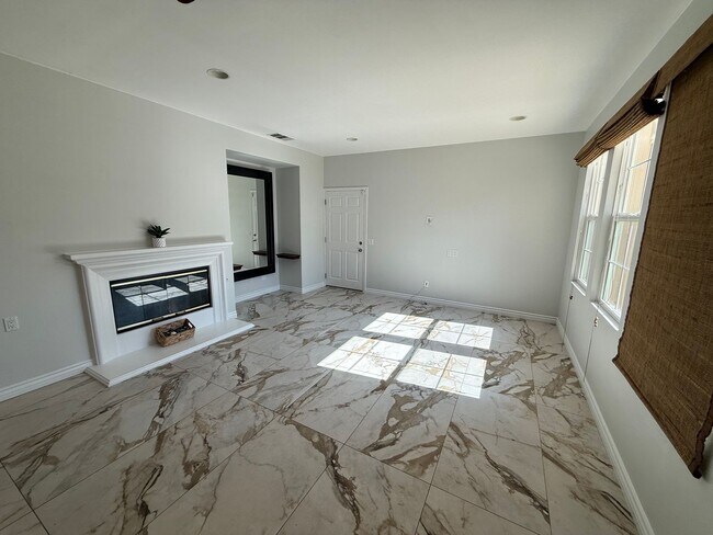 Building Photo - A Large and Spacious Home in Port Hueneme