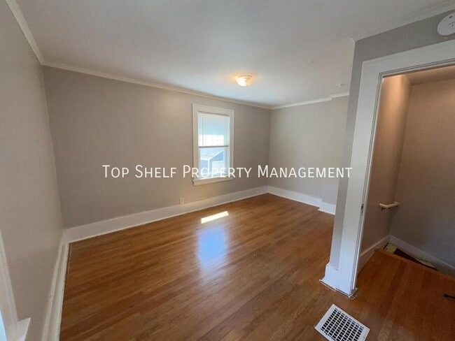 Building Photo - 1065 42nd St