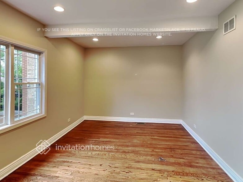 Building Photo - 1939 N Sayre Ave