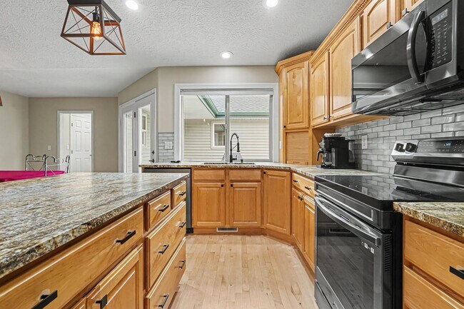 Building Photo - Luxury Single-Level Home Near the Boise River | Office + 3-Car Garage