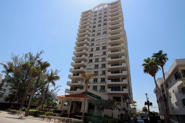Building Photo - 6422 Collins Ave