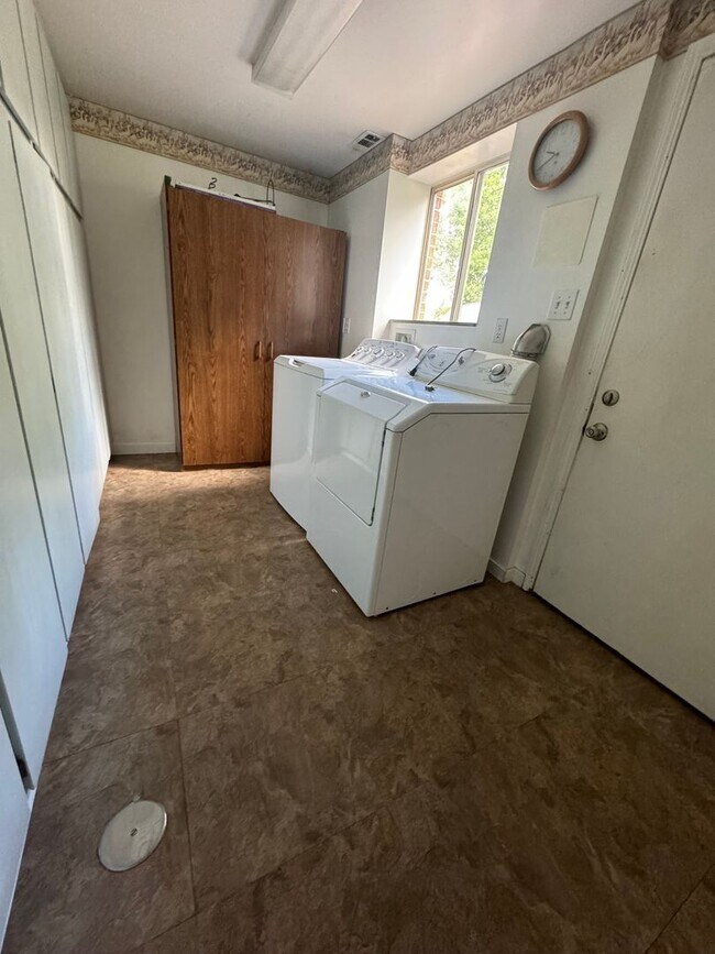 Building Photo - Beautiful home for rent in Murray!