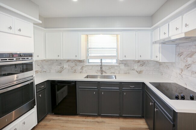 Building Photo - 18102 Mahogany Forest Dr