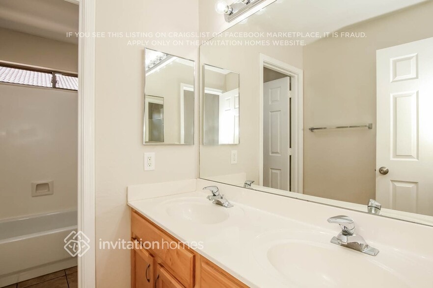 Building Photo - 12842 W Windrose Dr