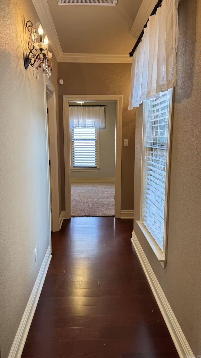 Building Photo - 121 Cabanel Dr