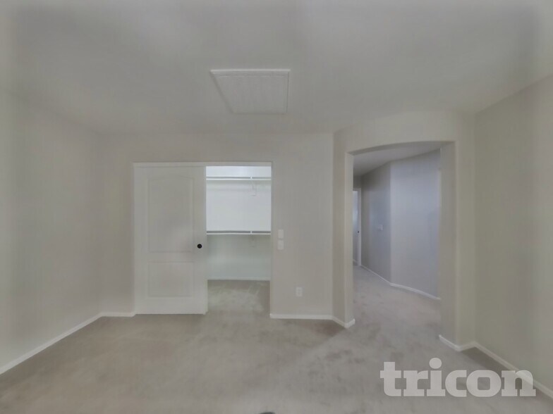 Building Photo - 2323 Grenadine Rd