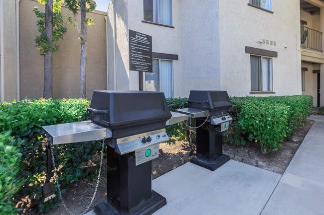 Building Photo - Carlyle Square Apartment Homes