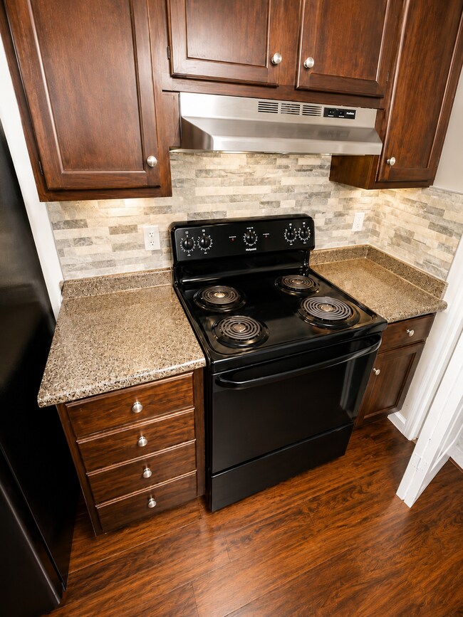 Building Photo - Stylish 2BR/2BA Townhome in Northeast Jackson | Comfort, Convenience & Low-Maintenance Living