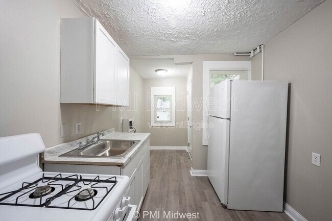 Building Photo - 804 Lasalle St