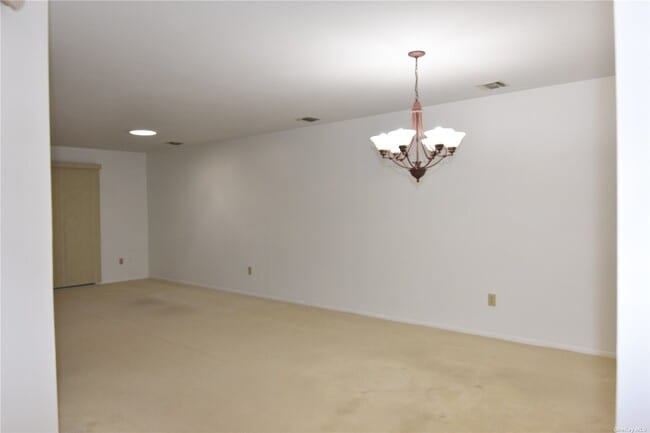 Building Photo - 76 Knolls Dr