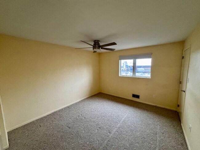 Building Photo - 19 Front St