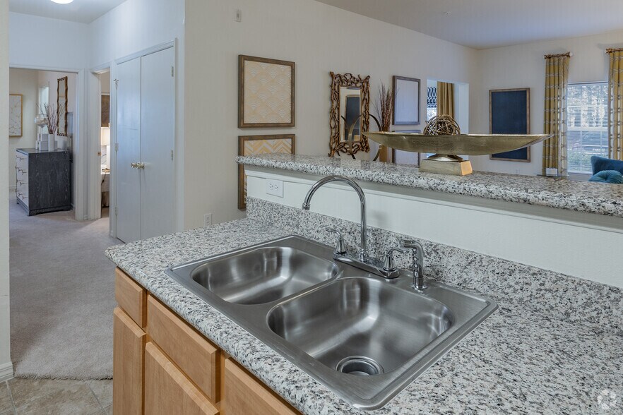 2BR, 2BA Sunroom - 1,035SF - Kitchen Island - Boltons Landing
