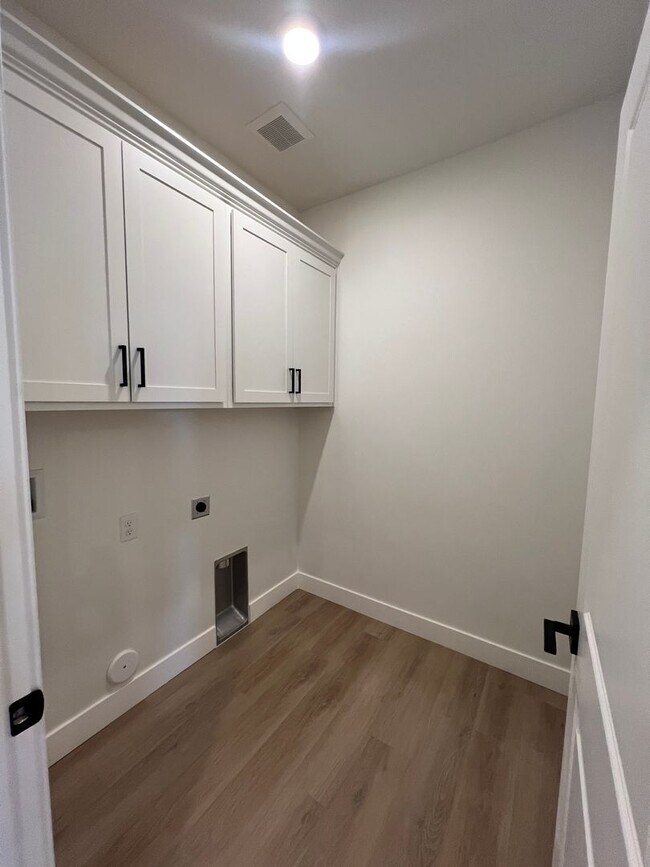 Building Photo - 702 Cedar Hl Dr