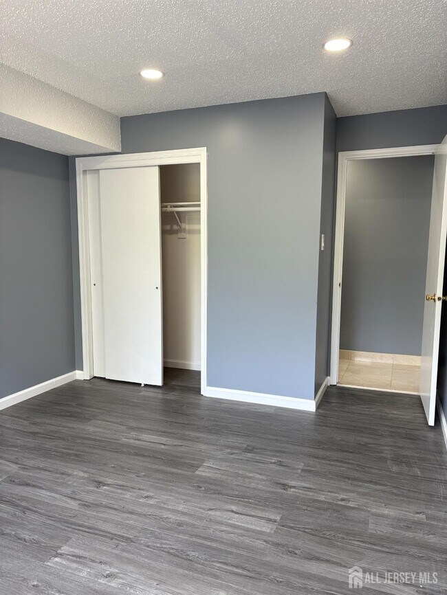 Building Photo - 1209 Edison Glen Terrace