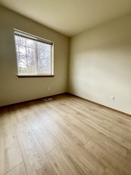 Building Photo - 512 Hazel St