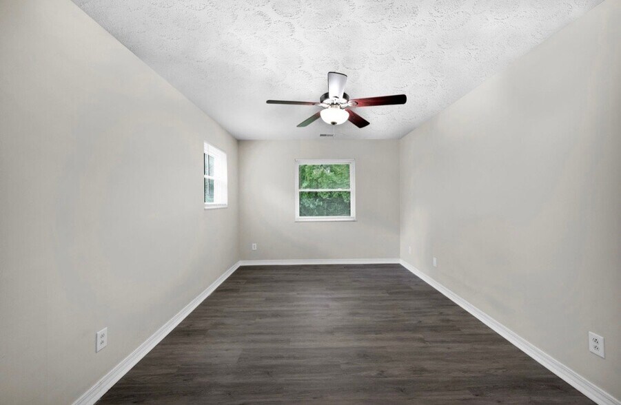 Building Photo - 10203 Storm Dr