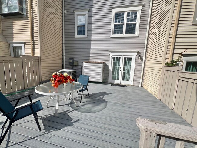 Building Photo - 2361 Hunters Square Ct