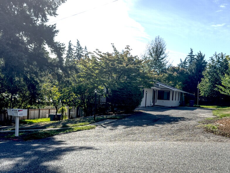 Building Photo - 600 124th Ave NE