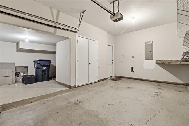 Building Photo - 1344 Thornborough Dr