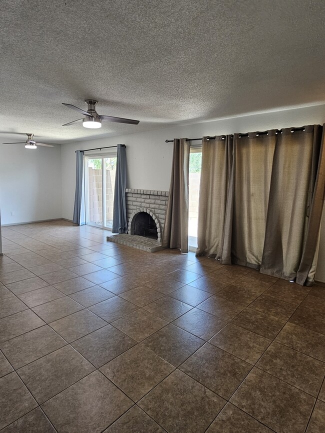 Building Photo - 3 bed 2 bath Townhome in Tempe