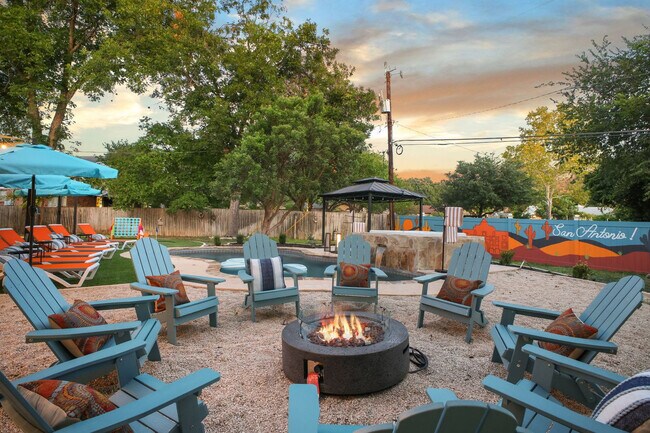 Building Photo - 5410 King Richard St