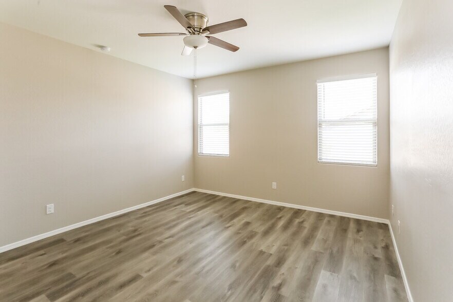 Building Photo - 6873 S Blue Hills Dr